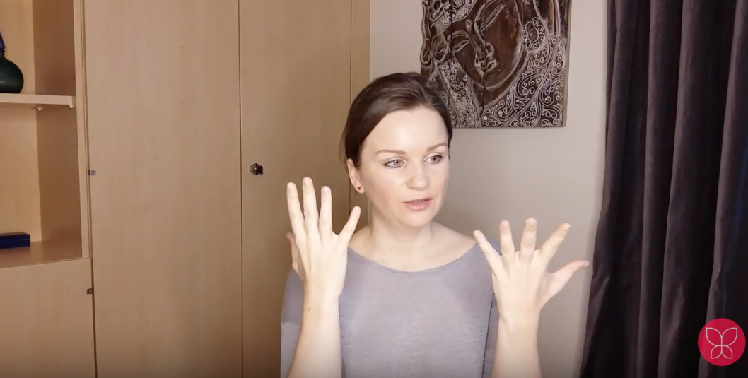 Massagegriffe für die Hände - Entspannungsübung von Kerstin Böcker